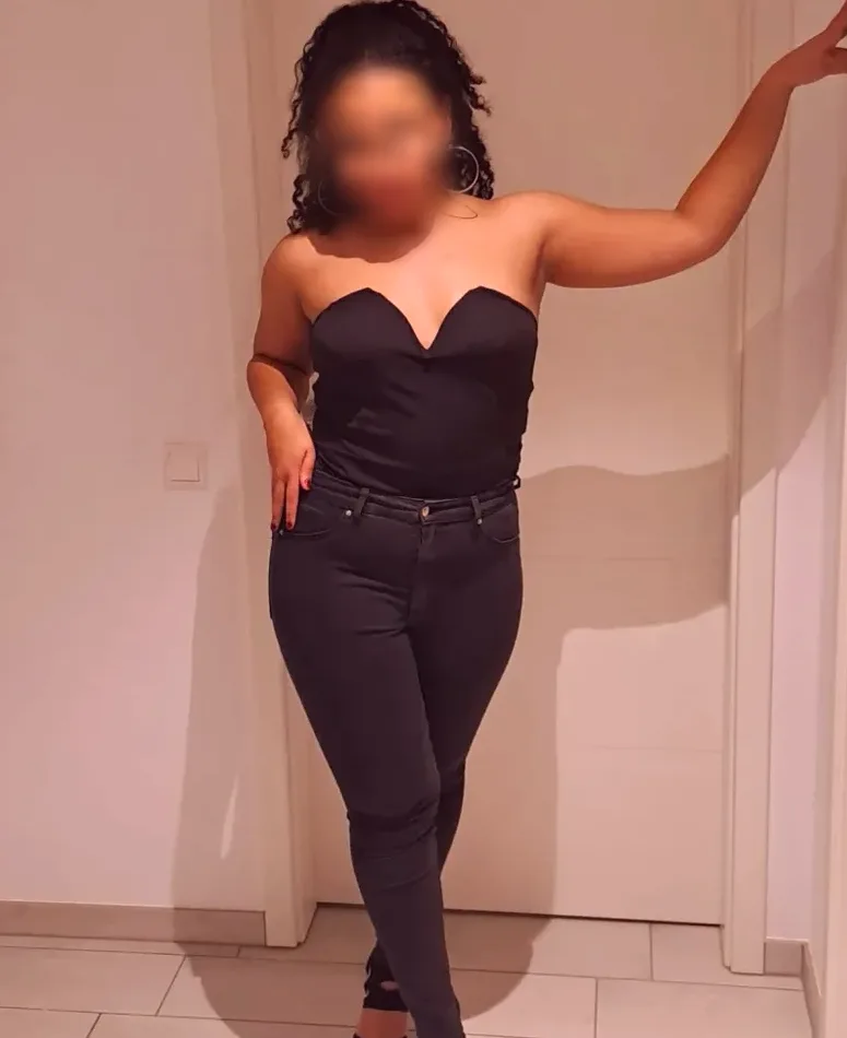 Alena, 27