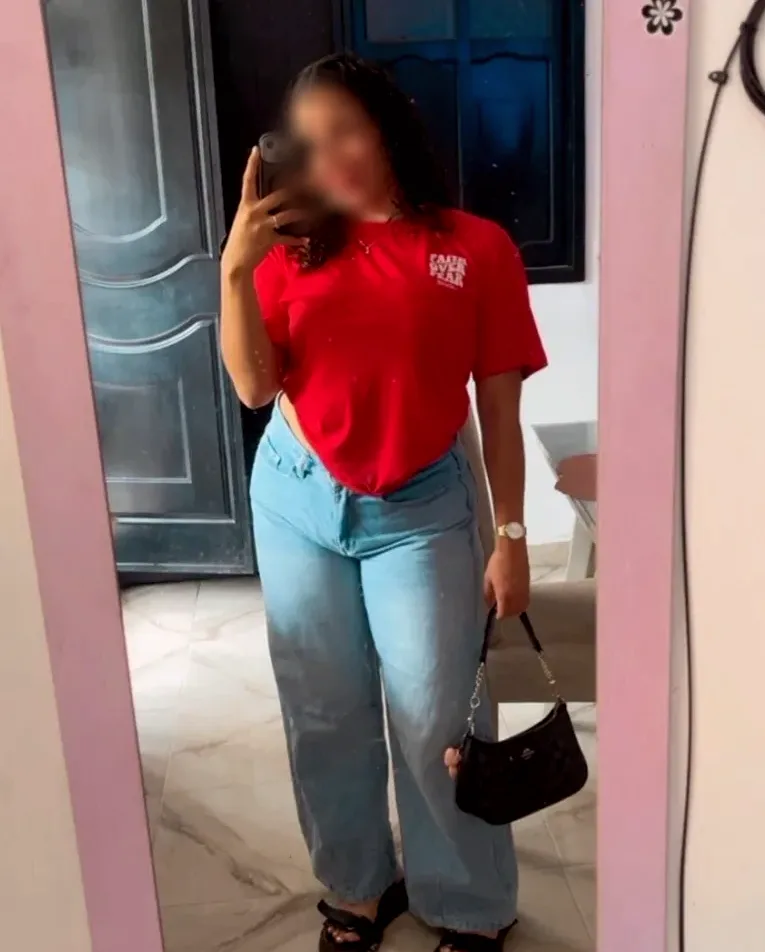 Ayse, 24