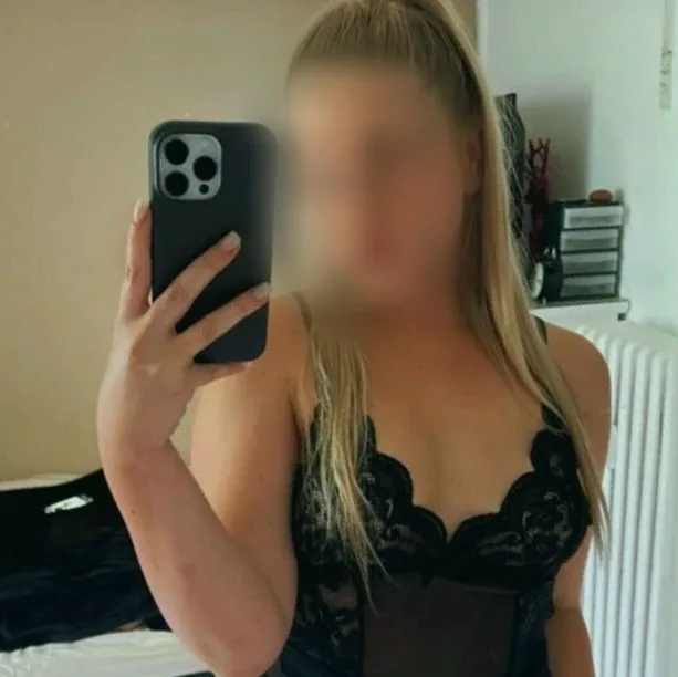 Julia, 28