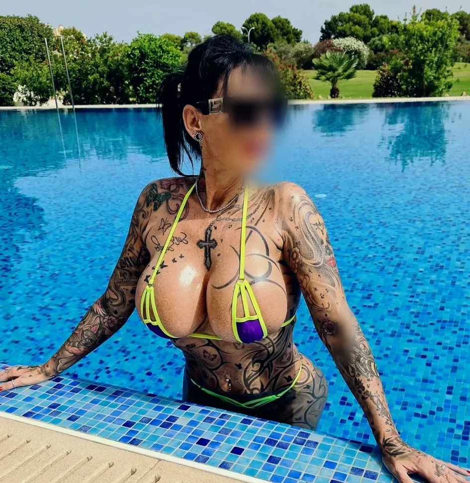 Julia, 39